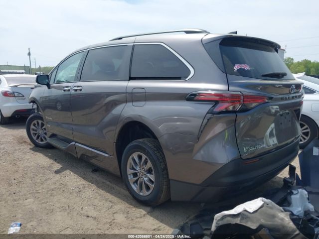 5TDJRKEC3MS065212 Toyota SIENNA XLE