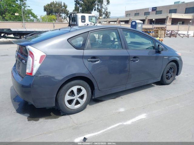 JTDKN3DU8E0375103 Toyota Prius Two