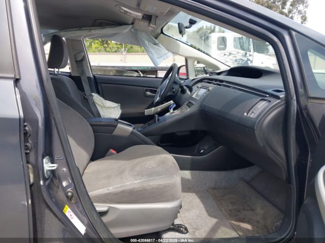 JTDKN3DU8E0375103 Toyota Prius Two