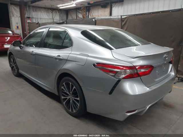 4T1B11HK5JU017982 Toyota CAMRY SE