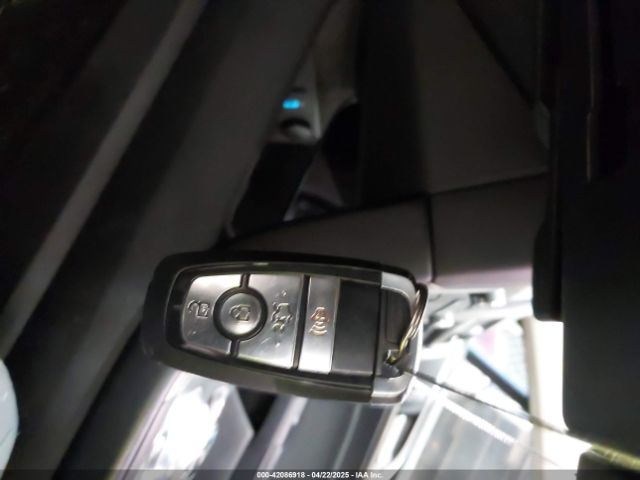 3FA6P0HD8HR221537 Ford FUSION SE