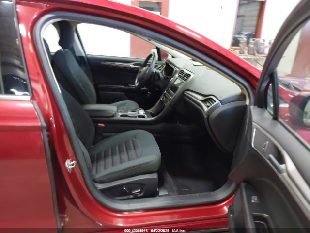3FA6P0HD8HR221537 Ford FUSION SE