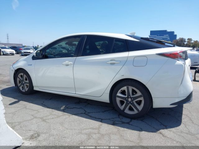 JTDKARFU3G3020689 Toyota Prius Three Touring