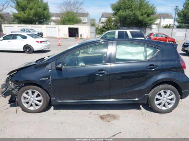 JTDKDTB39H1591876 Toyota Prius C Three