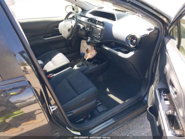 JTDKDTB39H1591876 Toyota Prius C Three