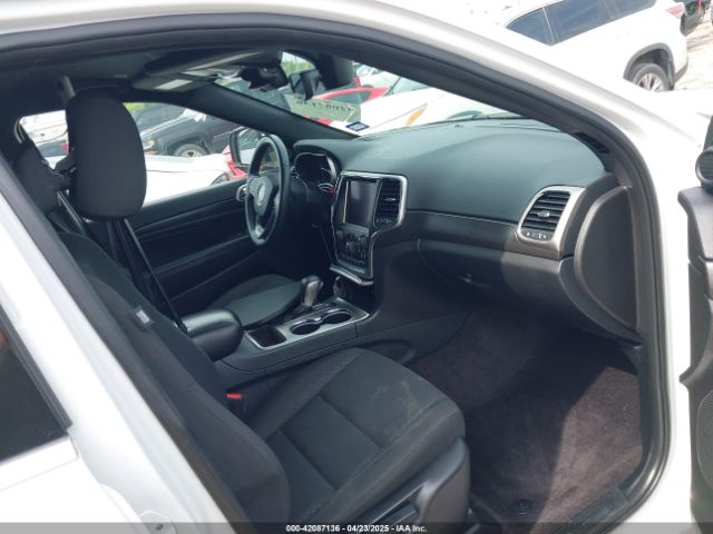 1C4RJEAGXJC247393 Jeep Grand Cherokee Laredo E 4x2