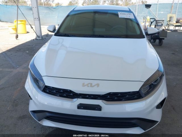 3KPF24AD1PE559880 KIA Forte Lxs