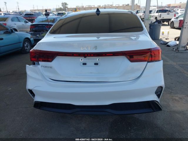 3KPF24AD1PE559880 KIA Forte Lxs