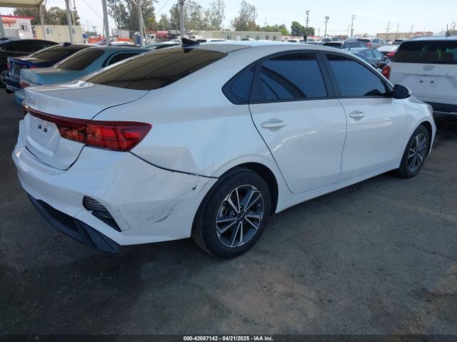 3KPF24AD1PE559880 KIA Forte Lxs