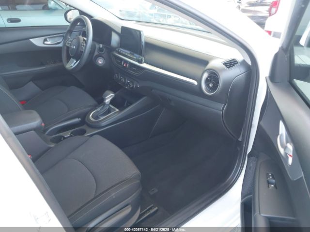 3KPF24AD1PE559880 KIA Forte Lxs