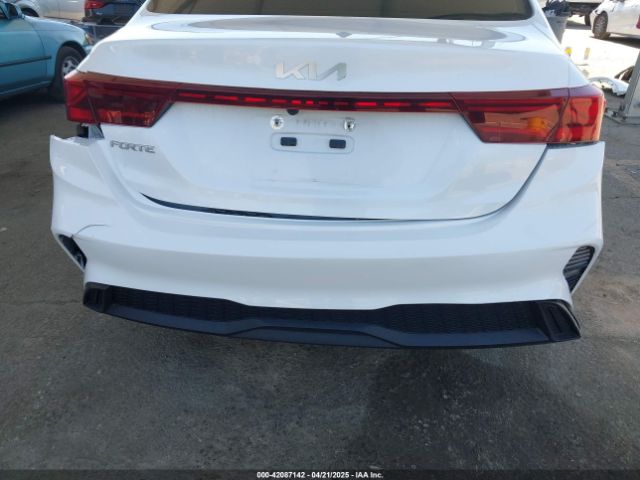 3KPF24AD1PE559880 KIA Forte Lxs