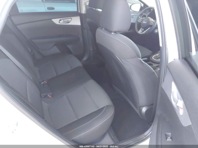 3KPF24AD1PE559880 KIA Forte Lxs