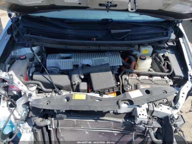 JTDKN3DUXF1885268 Toyota Prius Four