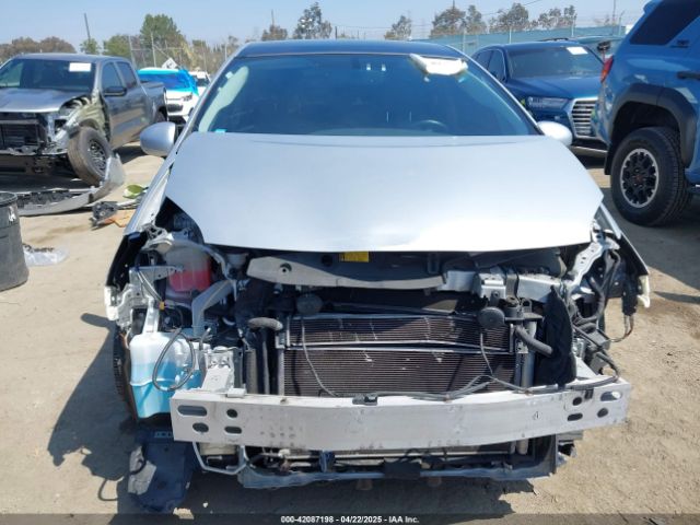 JTDKN3DUXF1885268 Toyota Prius Four