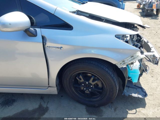 JTDKN3DUXF1885268 Toyota Prius Four