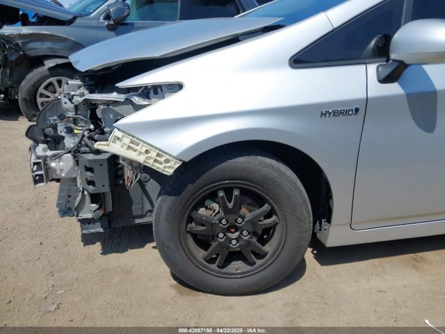JTDKN3DUXF1885268 Toyota Prius Four