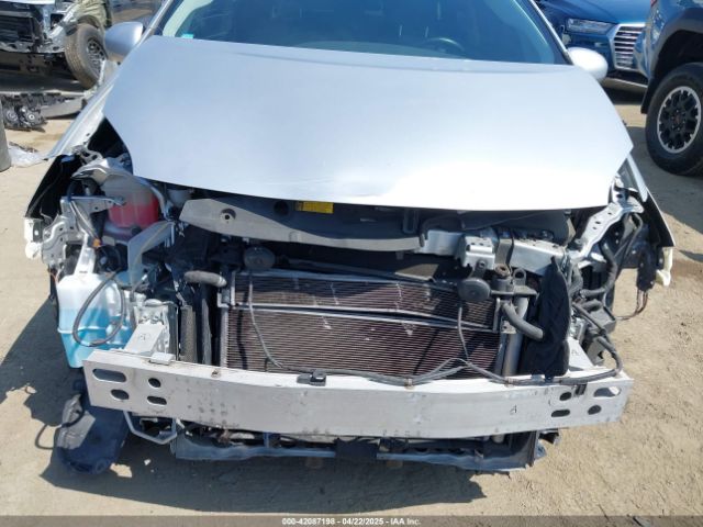JTDKN3DUXF1885268 Toyota Prius Four