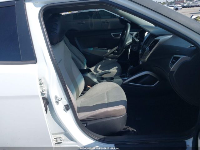 KMHTC6AD8EU209409 Hyundai Veloster Base W/gray