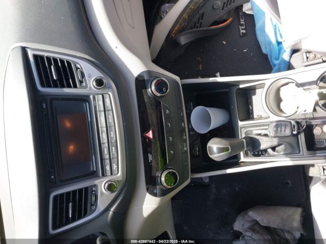 KM8J23A49HU485417 Hyundai TUCSON SE