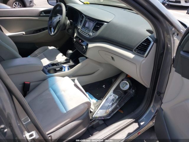 KM8J23A49HU485417 Hyundai TUCSON SE