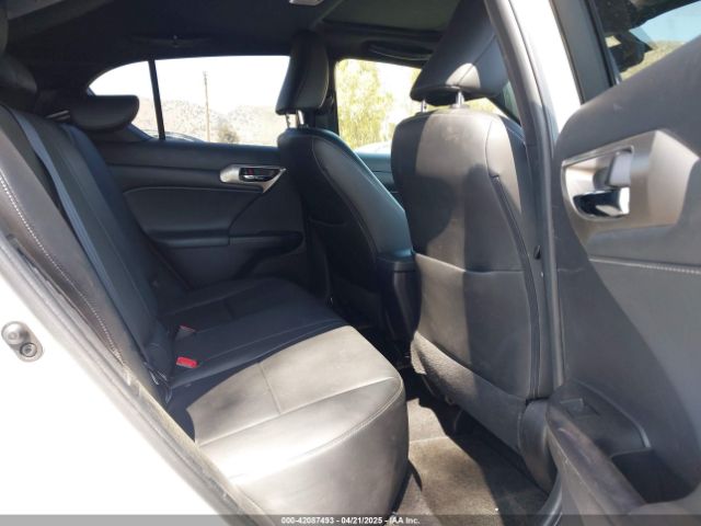 JTHKD5BH1F2223320 Lexus CT 200H