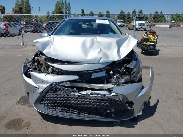 JTDEPRAE9LJ020990 Toyota COROLLA LE