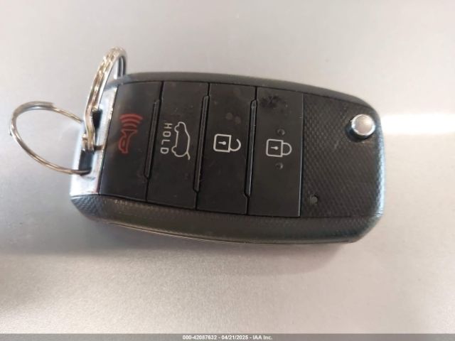 KNDJP3A51J7586647 KIA SOUL +