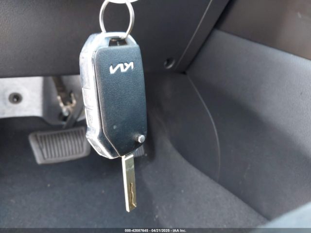 KNDJ23AU7P7888653 KIA SOUL LX