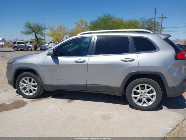 1C4PJLCB3HW660925 Jeep Cherokee Latitude Fwd