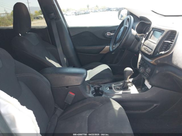 1C4PJLCB3HW660925 Jeep Cherokee Latitude Fwd
