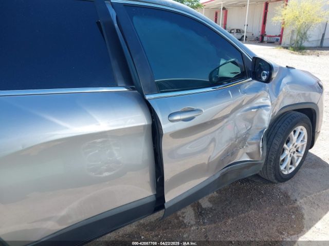 1C4PJLCB3HW660925 Jeep Cherokee Latitude Fwd