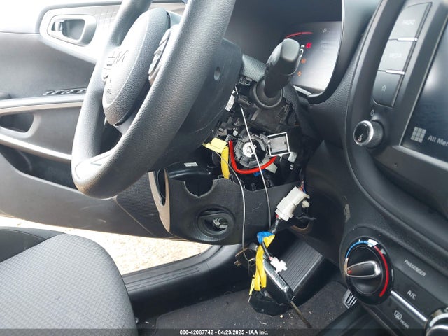 KNDJ23AU8P7882912 KIA SOUL LX