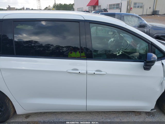 Chrysler Pacifica Hybrid S Appearance Pkg 2024 2C4RC1S7XRR115352 Image 13