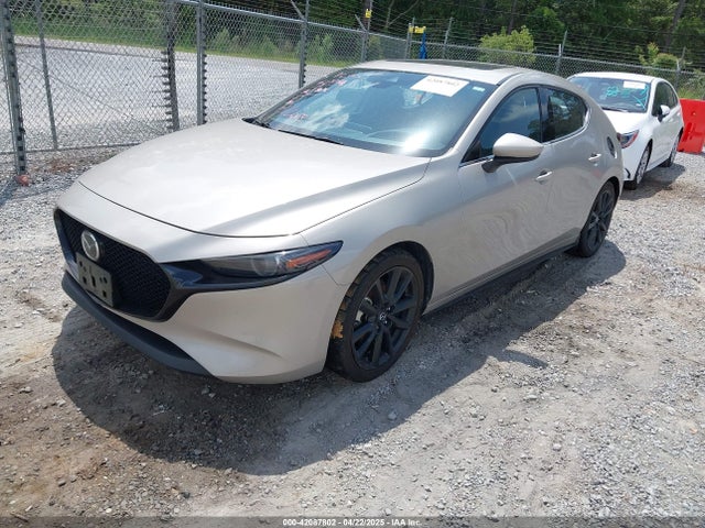 Mazda Mazda3 Premium 2022 JM1BPAML5N1507556 Image 2