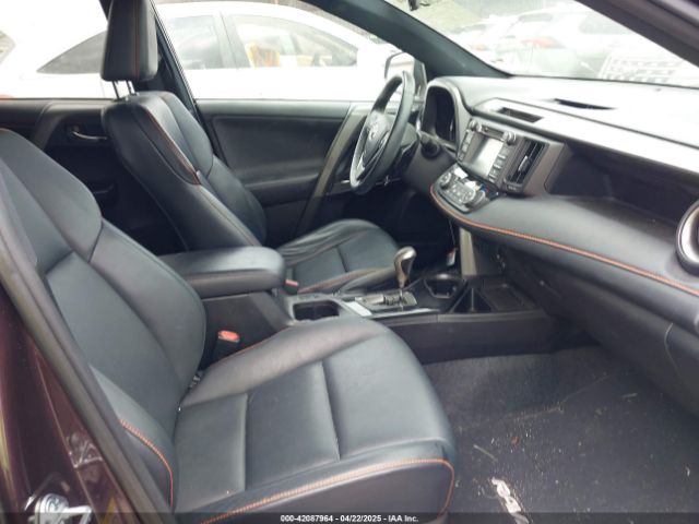 2T3NFREV6GW283930 Toyota RAV4 SE