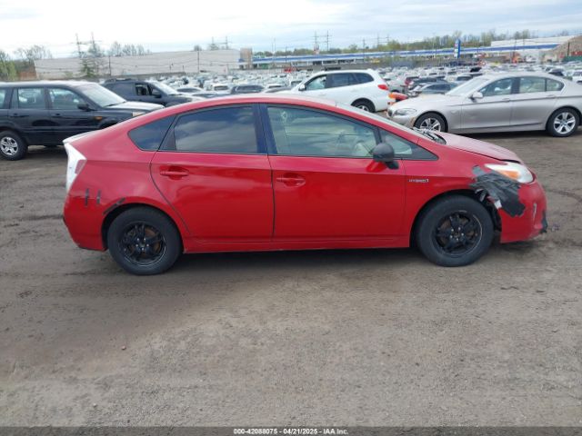 JTDKN3DU2F0482052 Toyota Prius Two