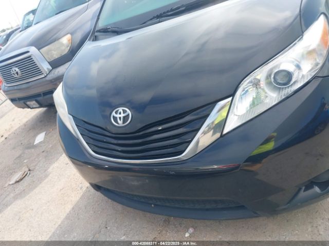 5TDKZ3DC7HS827068 Toyota Sienna Le 8 Passenger