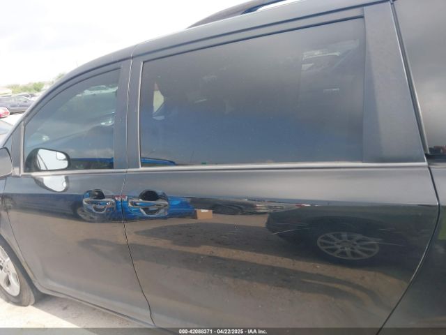 5TDKZ3DC7HS827068 Toyota Sienna Le 8 Passenger