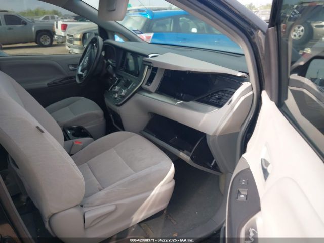 5TDKZ3DC7HS827068 Toyota Sienna Le 8 Passenger