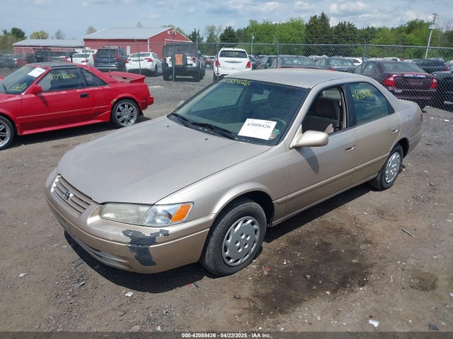 42088426 :رقم المزاد ، 4T1BG22K2WU230909 vin ، 1998 Toyota Camry Le مزاد بيع