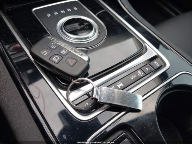 SAJAD4BVXHA965092 Jaguar Xe 35t Premium
