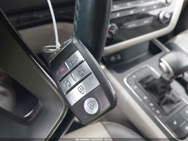 KNDMB5C12H6308244 KIA SEDONA LX