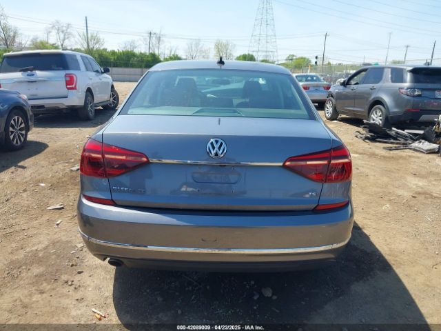 1VWBT7A35HC075303 Volkswagen Passat 1.8t Se