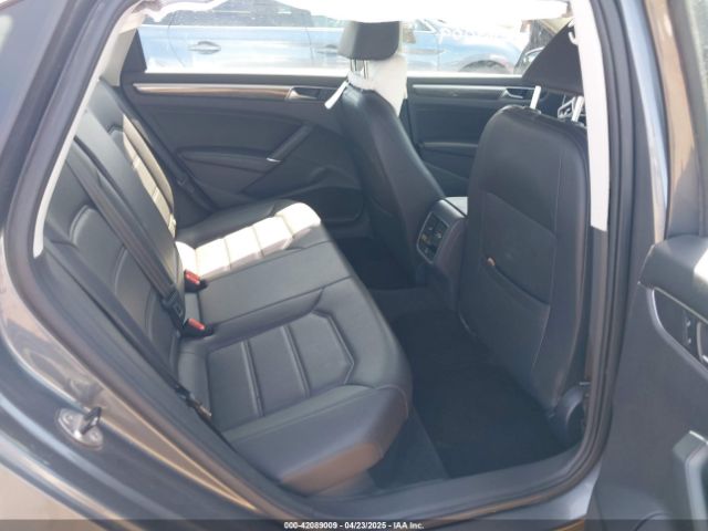 1VWBT7A35HC075303 Volkswagen Passat 1.8t Se