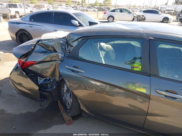 KMHLL4DG5RU841235 Hyundai ELANTRA SE