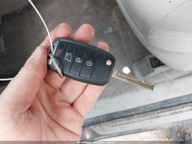 KNDMB5C13F6072586 KIA SEDONA LX