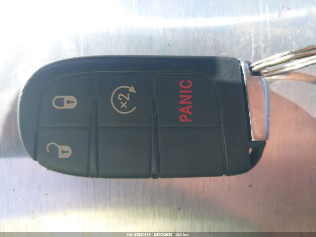 3C4NJCCB1LT123329 Jeep 2020