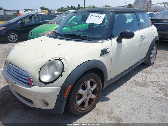 2009 MINI COOPER WMWMF33569TU75508 Photo 1