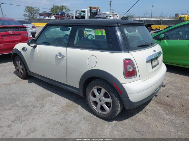 2009 MINI COOPER WMWMF33569TU75508 Photo 2