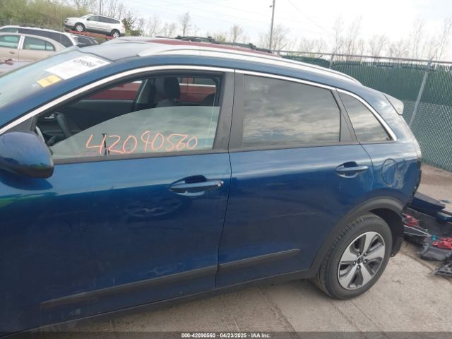 KNDCB3LCXN5512079 KIA NIRO LX